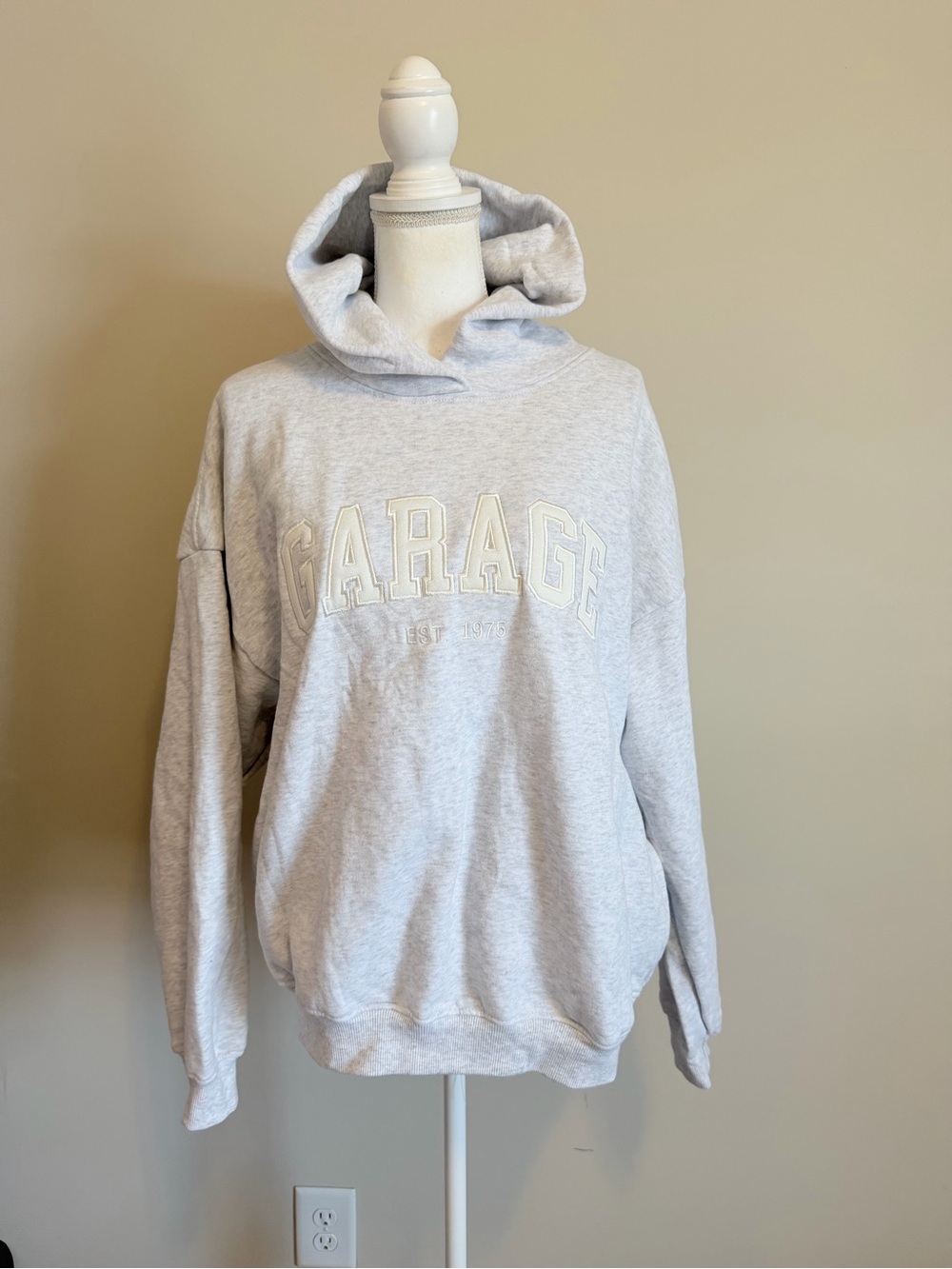 NWOT Garage Ultra Fleece oversized hoodie with pockets size s/m gray/snow white - Picture 9 of 12
